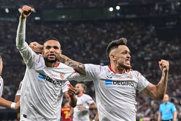 Youssef En-Nesyri (15 Sevilla) and Lucas Ocampos (55 Sevilla) celebrates after Goal during the UEFA Europa League final 2023 between Sevilla and Roma at Puskas Arena in Budapest, Hungary Soccer (Cristiano Mazzi SPP) Copyright: xCristianoxMazzix xSPPx spp-en-CrMaSp-CM2_7441