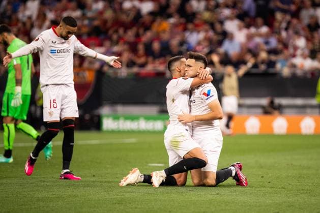 Sevilla v Roma, UEFA Europa League final, Budapest, Hungary Budapest, Hungary. 31st, May 2023. Lucas Ocampos (55) and Erik Lamela (17) of Sevilla FC seen during the UEFA Europa League final between Sevilla and Roma at the Puskas Arena in Hungary. Budapest Hungary  Copyright: xGonzalesxPhoto BalazsxPopalx