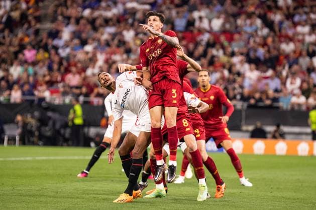 Sevilla v Roma, UEFA Europa League final, Budapest, Hungary Budapest, Hungary. 31st, May 2023. Fernando (20) of Sevilla FC and Roger Ibanez (3) of Roma seen during the UEFA Europa League final between Sevilla and Roma at the Puskas Arena in Hungary. Budapest Hungary  Copyright: xGonzalesxPhoto BalazsxPopalx