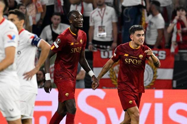 IPP20230531 Football - soccer: UEFA Europa League 2022 2023, Final, Sevilla FC - A.S. Roma, Paulo Dybala esulta al gol dello 0-1 con tammy abraham (Verwendung nur in Deutschland - GERMANY ONLY) *** IPP20230531 Football soccer UEFA Europa League 2022 2023, Final, Sevilla FC A S Roma, Paulo Dybala esulta al gol dello 0 1 con tammy abraham Use only in Germany GERMANY ONLY 