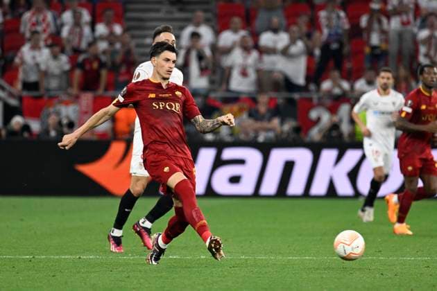 IPP20230531 Football - soccer: UEFA Europa League 2022 2023, Final, Sevilla FC - A.S. Roma, Roger Ibanez (Verwendung nur in Deutschland - GERMANY ONLY) *** IPP20230531 Football soccer UEFA Europa League 2022 2023, Final, Sevilla FC A S Roma, Roger Ibanez Use only in Germany GERMANY ONLY 