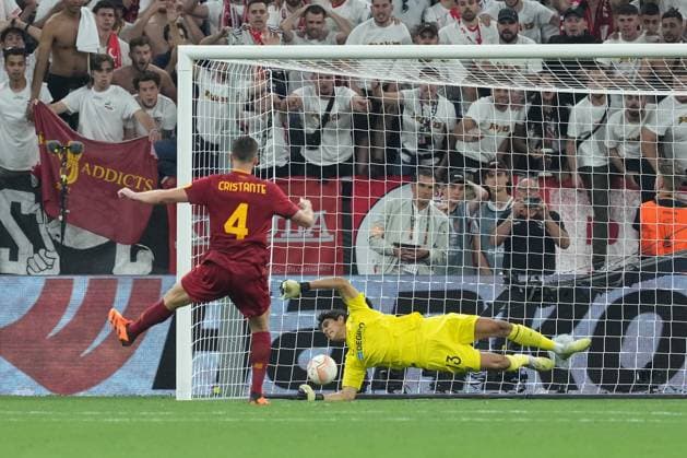 Sevilla FC v AS Roma - UEFA Europa League: Final Bryan Cristante of AS Roma scoring first penalty during the UEFA Europa League final match between Sevilla FC and AS Roma at Puskas Arena, Budapest, Hungary on May 31, 2023. Budapest Budapest Hungary  Copyright: xGiuseppexMaffiax originalFilename:maffia-sevillaf230531_npKNu.jpg