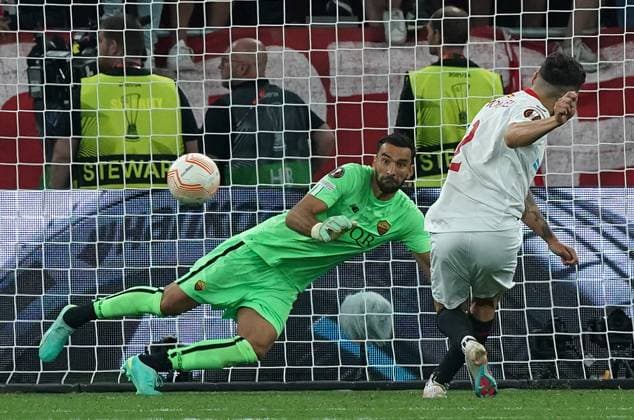 Foto Davide Spada LaPresse 31 Maggio 2023 - Budapest, Ungheria - calcio - Roma vs Siviglia - Uefa Europa League 2022 2023 Finale - Stadio Puskas Arena. Nella foto: Rui Patricio (AS Roma) Foto Davide Spada LaPresse May 31, 2023 Budapest, Hungary - sport, soccer - Roma vs Sevilla - Uefa Europe League Final 2022 2023 - Puskas Arena Stadium. In the pic: Rui Patricio (AS Roma)  Copyright: xDavidexSpada LaPressex