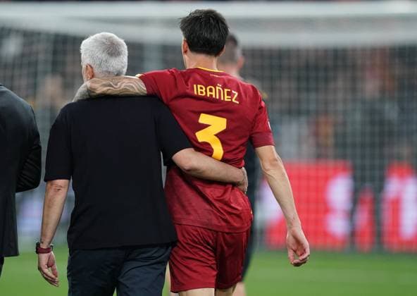 Foto Davide Spada LaPresse 31 Maggio 2023 - Budapest, Ungheria - calcio - Roma vs Siviglia - Uefa Europa League 2022 2023 Finale - Stadio Puskas Arena. Nella foto: delusione Roma Foto Davide Spada LaPresse May 31, 2023 Budapest, Hungary - sport, soccer - Roma vs Sevilla - Uefa Europe League Final 2022 2023 - Puskas Arena Stadium. In the pic:  Copyright: xDavidexSpada LaPressex