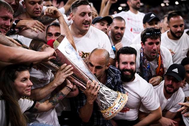 Sevilla FC v AS Roma - UEFA Europa League Fans of Sevilla FC celebrate with the trophy during the UEFA Europa League final football match between Sevilla FC and AS Roma. Budapest Hungary Copyright: xNicolòxCampox