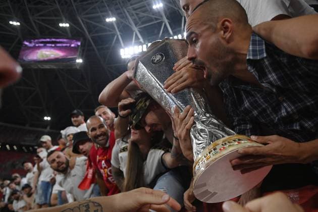 June 1, 2023, Budapest, Budapest, Hungary: Fans and players of Sevilla FC Celebrate with the trophy after winning the Europa League final between Sevilla FC and AS Roma Budapest Hungary - ZUMAs291 20230601_zip_s291_014 Copyright: xBalintxSzentgallayx
