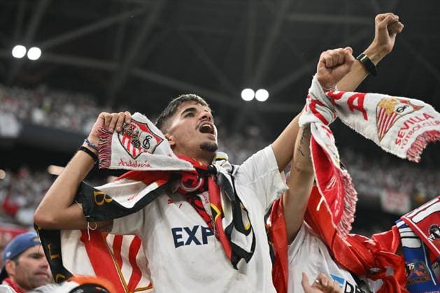 BUDAPEST, HUNGARY - MAY 31: Fans of Sevilla F.C. during the UEFA Europa League 2022 23 final match between Sevilla FC and AS Roma at Puskas Arena on May 31, 2023 in Budapest, H Sevilla FC v AS Roma - UEFA Europa League Final 2022 23 Copyright: xSebastianxFrejx