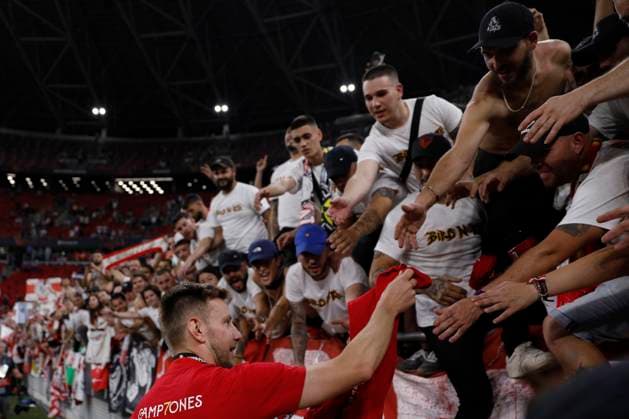 HUN: Sevilla FC-AC Roma. UEFA Europa League Final Ivan Rakitic of Sevilla FC celebrates with the fans during the UEFA Europa League match, Final between Sevilla FC and AC Roma played at Puskas Arena Stadium on May 31, 2023 in Budapest, Hungary. kpng Copyright: xAntonioxPozox xPRESSINx AP_230531_158