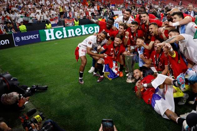 HUN: Sevilla FC-AC Roma. UEFA Europa League Final Sevilla players with the trophy during the UEFA Europa League match, Final between Sevilla FC and AC Roma played at Puskas Arena Stadium on May 31, 2023 in Budapest, Hungary. kpng Copyright: xAntonioxPozox xPRESSINx AP_230531_172