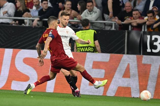 Ivan Rakitic (Sevilla FC)Lorenzo Pellegrini (Roma) during the UEFAEuropa League Final match between Sevilla 5-2 (d.c.r.) Roma at Puskas Arena on May 31, 2023 in Budapest, Hungary. Noxthirdxpartyxsales  (220129086)