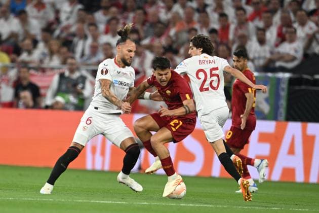Nemanja Gudelj (Sevilla FC)Paulo Dybala (Roma)Bryan Gil (Sevilla FC) during the UEFAEuropa League Final match between Sevilla 5-2 (d.c.r.) Roma at Puskas Arena on May 31, 2023 in Budapest, Hungary. Noxthirdxpartyxsales  (220129092)