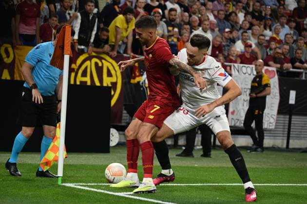 Lorenzo Pellegrini (Roma)Lucas Ocampos (Sevilla FC) during the UEFAEuropa League Final match between Sevilla 5-2 (d.c.r.) Roma at Puskas Arena on May 31, 2023 in Budapest, Hungary. Noxthirdxpartyxsales  (220129118)