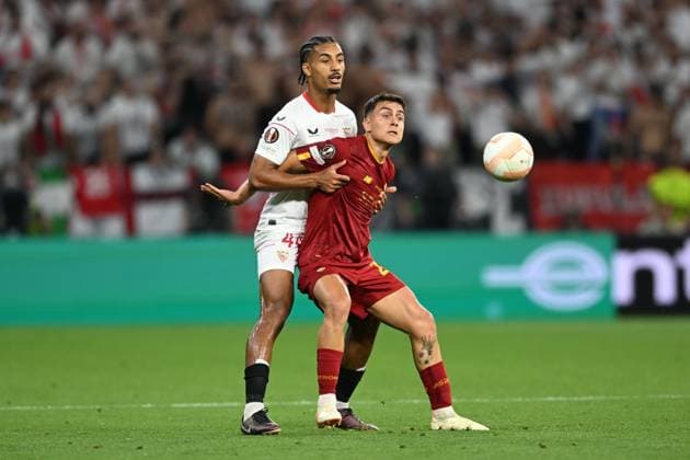 Loic Bade (Sevilla Fc)Paulo Dybala (Roma) during the UEFAEuropa League Final match between Sevilla 5-2 (d.c.r.) Roma at Puskas Arena on May 31, 2023 in Budapest, Hungary. Noxthirdxpartyxsales  (220129163)