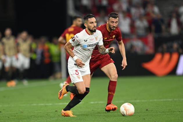 Alex Telles (Sevilla FC)Bryan Cristante (Roma) during the UEFAEuropa League Final match between Sevilla 5-2 (d.c.r.) Roma at Puskas Arena on May 31, 2023 in Budapest, Hungary. Noxthirdxpartyxsales  (220129619)