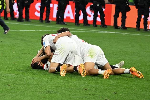 Final joy (Sevilla) during the UEFAEuropa League Final match between Sevilla 5-2 (d.c.r.) Roma at Puskas Arena on May 31, 2023 in Budapest, Hungary. Noxthirdxpartyxsales  (220130169)