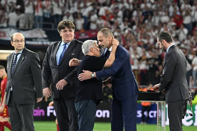 Jose Mourinho Coach (Roma) Aleksander Ceferin (Uefa) during the UEFAEuropa League Final match between Sevilla 5-2 (d.c.r.) Roma at Puskas Arena on May 31, 2023 in Budapest, Hungary. Noxthirdxpartyxsales  (220130223)