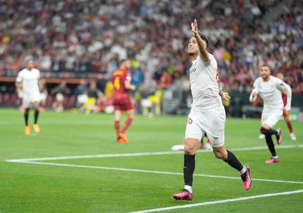 The 2023 UEFA Europa League Final match between Sevilla FC and AS Roma Lucas Ocampos celebrates Sevilla FC s equalizer during the UEFA Europa League Final match between Sevilla FC and AS Roma at Puskas ArÃ na Stadium on May 31, 2023 in Budapest, Hungary. Budapest Puskas ArÃ na XIV. District Hungary Copyright: xAlexandraxFechetex IMAGO_EuropaLeagueFinal_Sev_v_Rom_AF146
