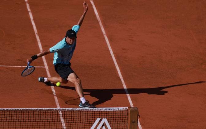 (230601) -- PARIS, June 1, 2023 -- Taro Daniel of Japan hits a return during the men s singles second round match between Carlos Alcaraz of Spain and Taro Daniel of Japan at the French Open tennis tournament at Roland Garros in Paris, France, on May 31, 2023. ) (SP)FRANCE-PARIS-TENNIS-ROLAND GARROS-FRENCH OPEN-MEN S SINGLES GaoxJing 