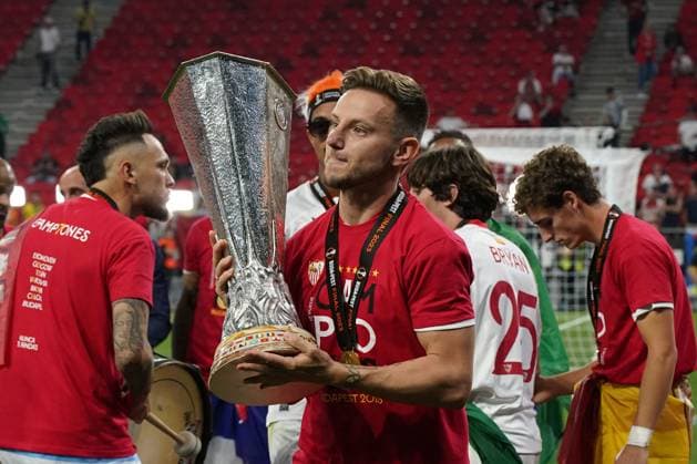 Sevilla FC v AS Roma - UEFA Europa League: Final Ivan Rakitic of Sevilla FC celebrates with the UEFA Europa League trophy after the team s victory after the UEFA Europa League final match between Sevilla FC and AS Roma at Puskas Arena, Budapest, Hungary on May 31, 2023. Budapest Budapest Hungary  Copyright: xGiuseppexMaffiax originalFilename:maffia-sevillaf230601_npfJY.jpg