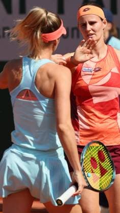 Belgian Greet Minnen pictured during a doubles tennis match between Belgian-Hungarian pair Minnen-Bondar and Egyptian-Slovenian pair Sherif-Zidansek, in the first round of the women s doubles at the Roland Garros French Open tennis tournament in Paris, France, Thursday 01 June 2023. BENOITxDOPPAGNE  x68241564x