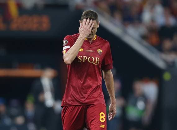 Sevilla v AS Roma, UEFA Europa League Final 2023, Puskas Arena, Budapest, Hungary. - 31st May 2023 Nemanja Matic of Roma looks disappointed & dejected. - Sevilla v AS Roma, UEFA Europa League Final 2023, Puskas Arena, Budapest, Hungary. - 31st May 2023. Budapest Puskas Arena Hungary Copyright: xDanxWeirx CP_UEFA_Europa_League_Final_2023_181