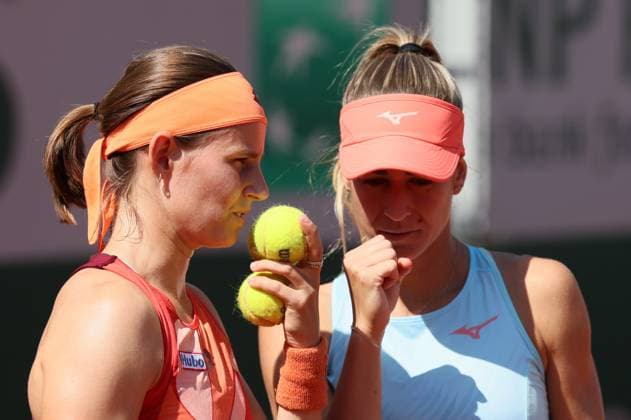 Belgian Greet Minnen and Hungarian Anna Bondar pictured during a doubles tennis match between Belgian-Hungarian pair Minnen-Bondar and Egyptian-Slovenian pair Sherif-Zidansek, in the first round of the women s doubles at the Roland Garros French Open tennis tournament in Paris, France, Thursday 01 June 2023. BENOITxDOPPAGNE  x68242062x