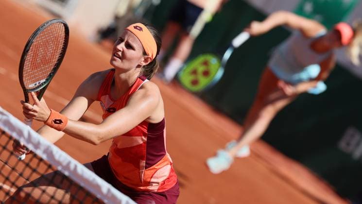 Belgian Greet Minnen pictured during a doubles tennis match between Belgian-Hungarian pair Minnen-Bondar and Egyptian-Slovenian pair Sherif-Zidansek, in the first round of the women s doubles at the Roland Garros French Open tennis tournament in Paris, France, Thursday 01 June 2023. BENOITxDOPPAGNE  x68242063x