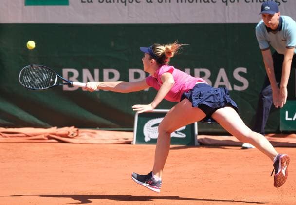 June 1, 2023, Paris, Paris, France: LINDA MOSKOVA of Czech Republic return the ball to ELENA RYBAKINA of Kazakhstan.during the Day 5 of the WomenÃ¢â‚¬â ¢s French Open 2023, Grand Slam tennis womens tournament at the Roland Garros Stadium - Paris France Paris France - ZUMAp119 20230601_zaf_p119_003 Copyright: xPierrexSteveninx