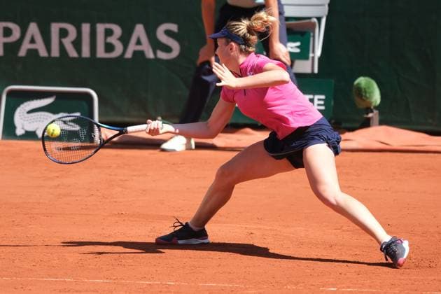 June 1, 2023, Paris, Paris, France: LINDA MOSKOVA of Czech Republic return the ball to ELENA RYBAKINA of Kazakhstan.during the Day 5 of the WomenÃ¢â‚¬â ¢s French Open 2023, Grand Slam tennis womens tournament at the Roland Garros Stadium - Paris France Paris France - ZUMAp119 20230601_zaf_p119_004 Copyright: xPierrexSteveninx