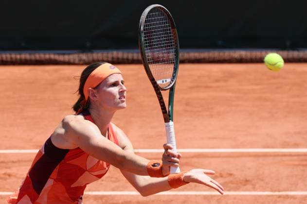 Belgian Greet Minnen pictured during a doubles tennis match between Belgian-Hungarian pair Minnen-Bondar and Egyptian-Slovenian pair Sherif-Zidansek, in the first round of the women s doubles at the Roland Garros French Open tennis tournament in Paris, France, Thursday 01 June 2023. BENOITxDOPPAGNE  x68245882x