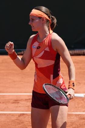 Belgian Greet Minnen pictured during a doubles tennis match between Belgian-Hungarian pair Minnen-Bondar and Egyptian-Slovenian pair Sherif-Zidansek, in the first round of the women s doubles at the Roland Garros French Open tennis tournament in Paris, France, Thursday 01 June 2023. BENOITxDOPPAGNE  x68245883x
