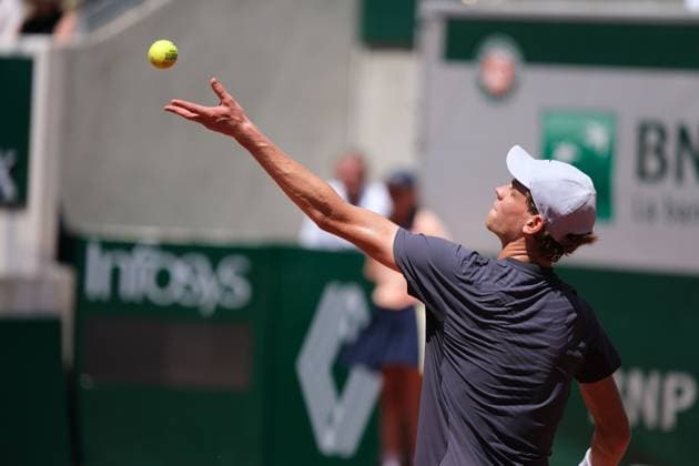 June 1, 2023, Paris, Paris, France: JANNIK SINNER of Italy return the ball to DANIEL ALTMAIER of Germany during the Day 5 of the French Open 2023, Grand Slam tennis tournament at the Roland-Garros Stadium - Paris France Paris France - ZUMAp119 20230601_zaf_p119_028 Copyright: xPierrexSteveninx