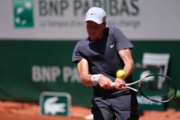 June 1, 2023, Paris, Paris, France: JANNIK SINNER of Italy return the ball to DANIEL ALTMAIER of Germany during the Day 5 of the French Open 2023, Grand Slam tennis tournament at the Roland-Garros Stadium - Paris France Paris France - ZUMAp119 20230601_zaf_p119_029 Copyright: xPierrexSteveninx