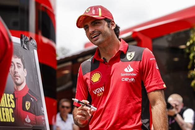 SAINZ Carlos (spa), Scuderia Ferrari SF-23, portrait during the Formula 1 AWS Gran Premio de Espana 2023, 7th round of the 2023 Formula One World Championship, WM, Weltmeisterschaft from June 2 to 4, 2023 on the Circuit de Barcelona-Catalunya, in Montmelo, Spain - F1 - SPANISH GRAND PRIX 2023 DPPI Panoramic  00123014__R5_6373