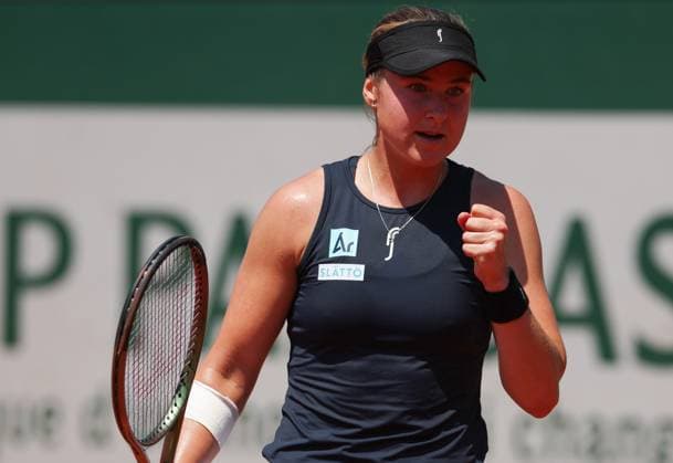 (230601) -- PARIS, June 1, 2023 -- Rebecca Peterson of Sweden reacts during the women s singles second round match against Wang Xinyu of China at the French Open tennis tournament at Roland Garros in Paris, France, June 1, 2023. ) (SP)FRANCE-PARIS-TENNIS-ROLAND GARROS-FRENCH OPEN-WOMEN S SINGLES GaoxJing 