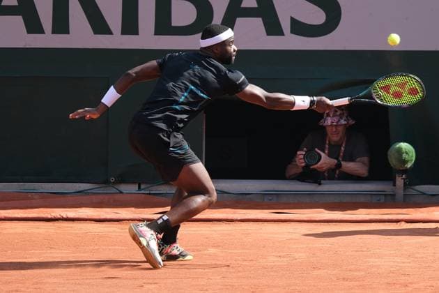 June 1, 2023, Paris, Paris, France: FRANCES TIAFOE of USA return the ball to ASLAN KARATSEV of Russia during the Day 5.of the French Open 2023, Grand Slam tennis tournament at the Roland-Garros Stadium - Paris France Paris France - ZUMAp119 20230601_zaf_p119_059 Copyright: xPierrexSteveninx
