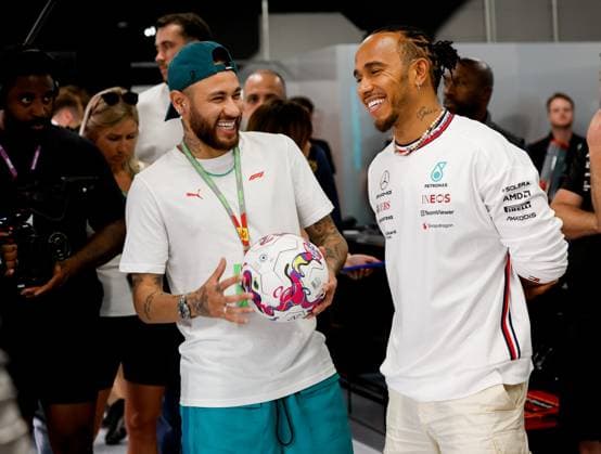 Sport Themen der Woche KW22 Sport Bilder des Tages Neymar (BRA), 44 Lewis Hamilton (GBR, Mercedes-AMG Petronas F1 Team), F1 Grand Prix of Spain at Circuit de Barcelona-Catalunya on June 1, 2023 in Barcelona, Spain. (Photo by HOCH ZWEI) Barcelona Spain *** Neymar BRA , 44 Lewis Hamilton GBR, Mercedes AMG Petronas F1 Team , F1 Grand Prix of Spain at Circuit de Barcelona Catalunya on June 1, 2023 in Barcelona, Spain Photo by HOCH ZWEI Barcelona Spain
