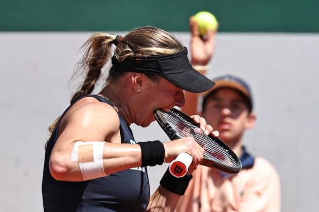 Eating the racquet Rebecca Peterson, SWE, during second round of 2023 French Open at Roland Garros, Paris, 01 06 2023