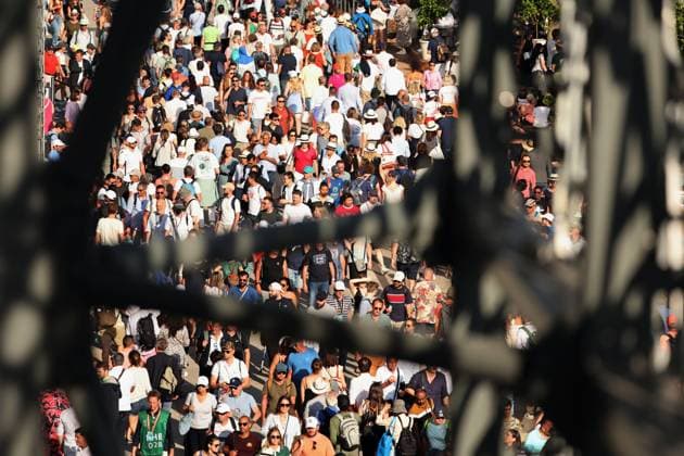 Visitors to the Roland Garros French Tennis Open crowd the alleys in between tennis courts in Paris, France, on Thursday, June 1, 2023.  PAR20230601136 MAYAxVIDON-WHITE