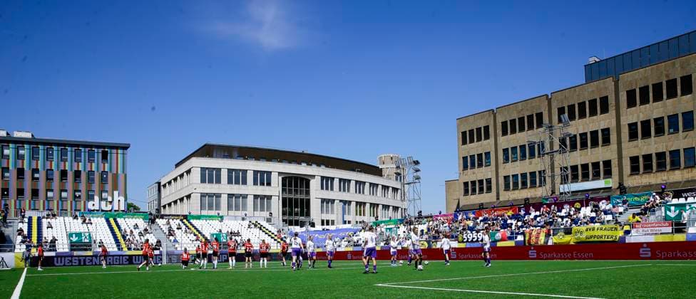 22 23 Womens soccer Westenergie women˜s socca cup on Kennedyplatz in downtown Essen A pop-up stadium on Kennedyplatz, in the heart of downtown Essen, will be the venue for the Westenergie women˜s socca cup on June 1, 2023 The tournament is being hosted by SGS Essen