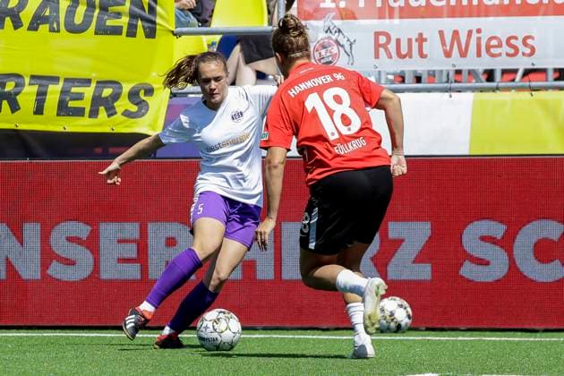22 23 Womens soccer Westenergie women˜s socca cup at Kennedyplatz in downtown Essen Hannover 96 vs. SGS Essen U20 A pop up stadium at Kennedyplatz, in the middle of downtown Essen, will be the site of the Westenergie women˜s socca cup on June 1, 2023 The tournament is hosted by SGS Essen