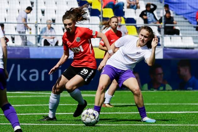 22 23 Womens soccer Westenergie women˜s socca cup at Kennedyplatz in downtown Essen Hannover 96 vs. SGS Essen U20 A pop up stadium at Kennedyplatz, in the middle of downtown Essen, will be the site of the Westenergie women˜s socca cup on June 1, 2023 The tournament is hosted by SGS Essen