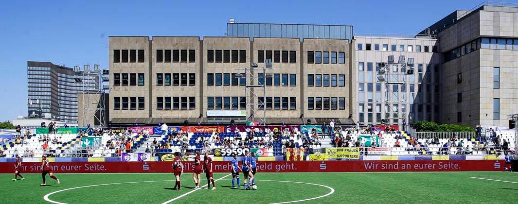 22 23 Womens soccer Westenergie women˜s socca cup on Kennedyplatz in downtown Essen A pop-up stadium on Kennedyplatz, in the heart of downtown Essen, will be the venue for the Westenergie women˜s socca cup on June 1, 2023 The tournament is being hosted by SGS Essen