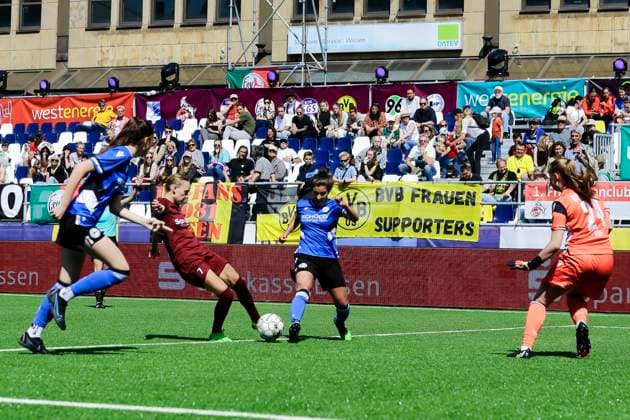 22 23 Womens soccer Westenergie women˜s socca cup on Kennedyplatz in downtown Essen Arminia Bielefeld Borussia Bocholt A pop-up stadium on Kennedyplatz, in the middle of downtown Essen, will be the venue for the Westenergie women˜s socca cup on June 1, 2023 The tournament is hosted by SGS Essen