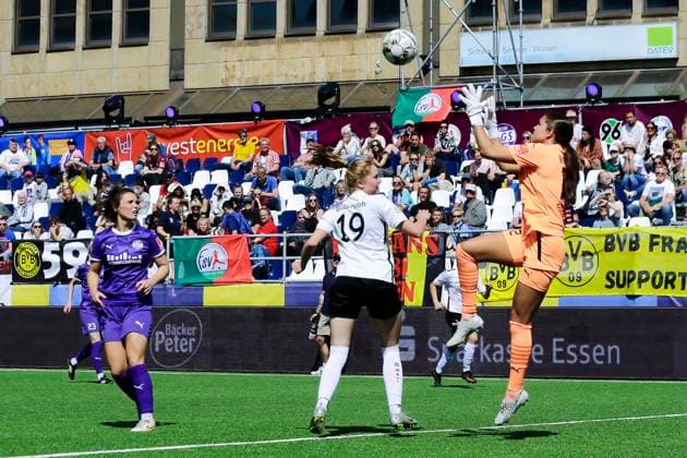 22 23 Womens soccer Westenergie women˜s socca cup on Kennedyplatz in downtown Essen A pop-up stadium on Kennedyplatz, in the heart of downtown Essen, will be the venue for the Westenergie women˜s socca cup on June 1, 2023 The tournament is being hosted by SGS Essen SGS Essen FSV Gütersloh