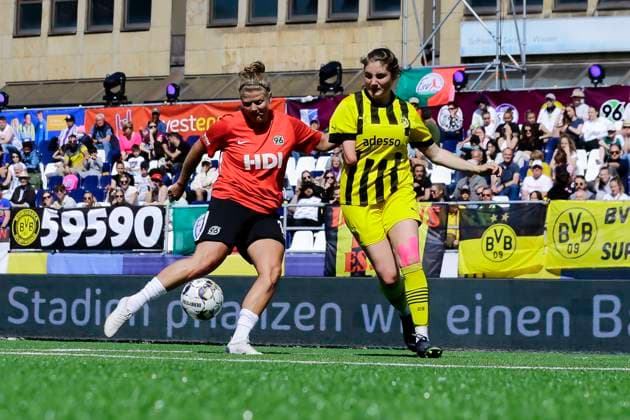 22 23 Womens soccer Westenergie women˜s socca cup at Kennedyplatz in downtown Essen A pop up stadium at Kennedyplatz, right in the heart of downtown Essen, will be the venue for the Westenergie women˜s socca cup on June 1, 2023 The tournament is hosted by SGS Essen Borussia Dortmund Hannover 96