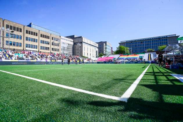 22 23 Womens soccer Westenergie women˜s socca cup on Kennedyplatz in downtown Essen A pop-up stadium on Kennedyplatz, in the heart of downtown Essen, will be the venue for the Westenergie women˜s socca cup on June 1, 2023 The tournament is being hosted by SGS Essen