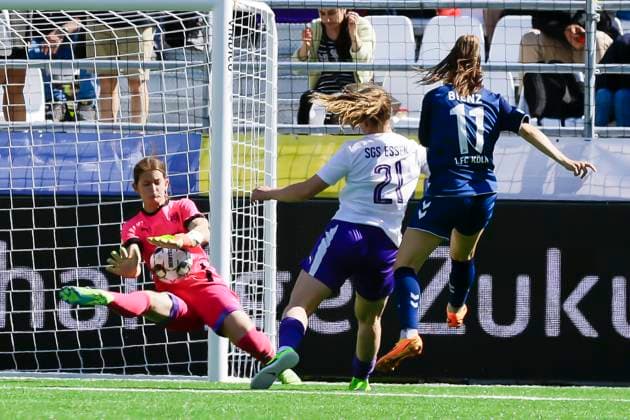 22 23 Womens soccer Westenergie women˜s socca cup on Kennedyplatz in downtown Essen A pop-up stadium on Kennedyplatz, in the heart of downtown Essen, will be the venue for the Westenergie women˜s socca cup on June 1, 2023 The tournament is hosted by SGS Essen 1 FC Köln SGS Essen U20