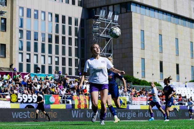 22 23 Womens soccer Westenergie women˜s socca cup on Kennedyplatz in downtown Essen A pop-up stadium on Kennedyplatz, in the heart of downtown Essen, will be the venue for the Westenergie women˜s socca cup on June 1, 2023 The tournament is hosted by SGS Essen 1 FC Köln SGS Essen U20