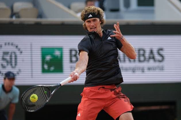 June 1, 2023, Paris, Paris, France: ALEXANDER ZVEREV of Germany return the ball to ALEX MOLCAN of Slovakia during the Day 5 of the French Open 2023, Grand Slam tennis tournament at the Roland-Garros Stadium - Paris France Paris France - ZUMAp119 20230601_zaf_p119_104 Copyright: xPierrexSteveninx